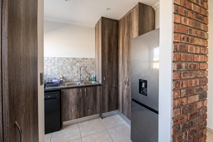 To Let 3 Bedroom Property for Rent in Sunningdale Western Cape